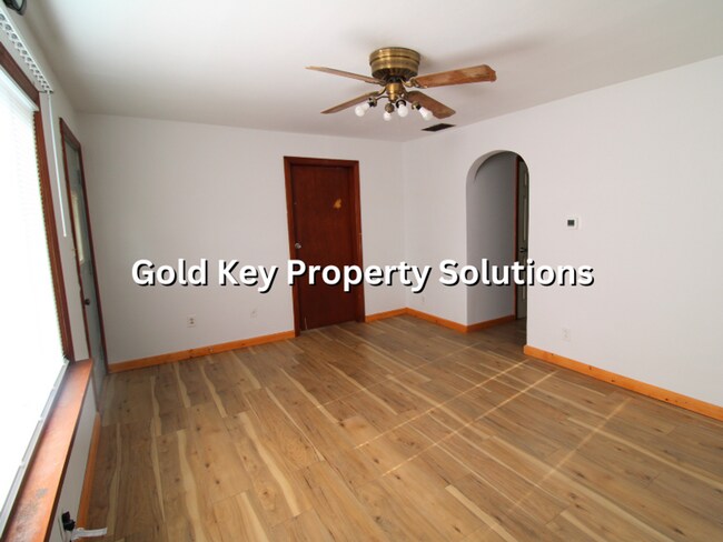Building Photo - Nicely Updated 3 BR 1.5 BA House with Central Air and Garage (NO SECTION 8)
