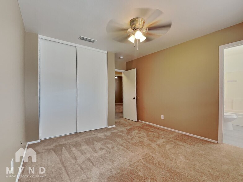 Building Photo - 11793 W Dahlia Dr