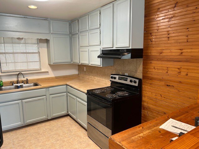 Building Photo - 709 S 11th St