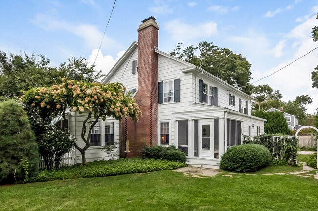 Building Photo - 15 Willard Ave