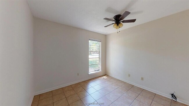 Building Photo - 918 Navarro Dr