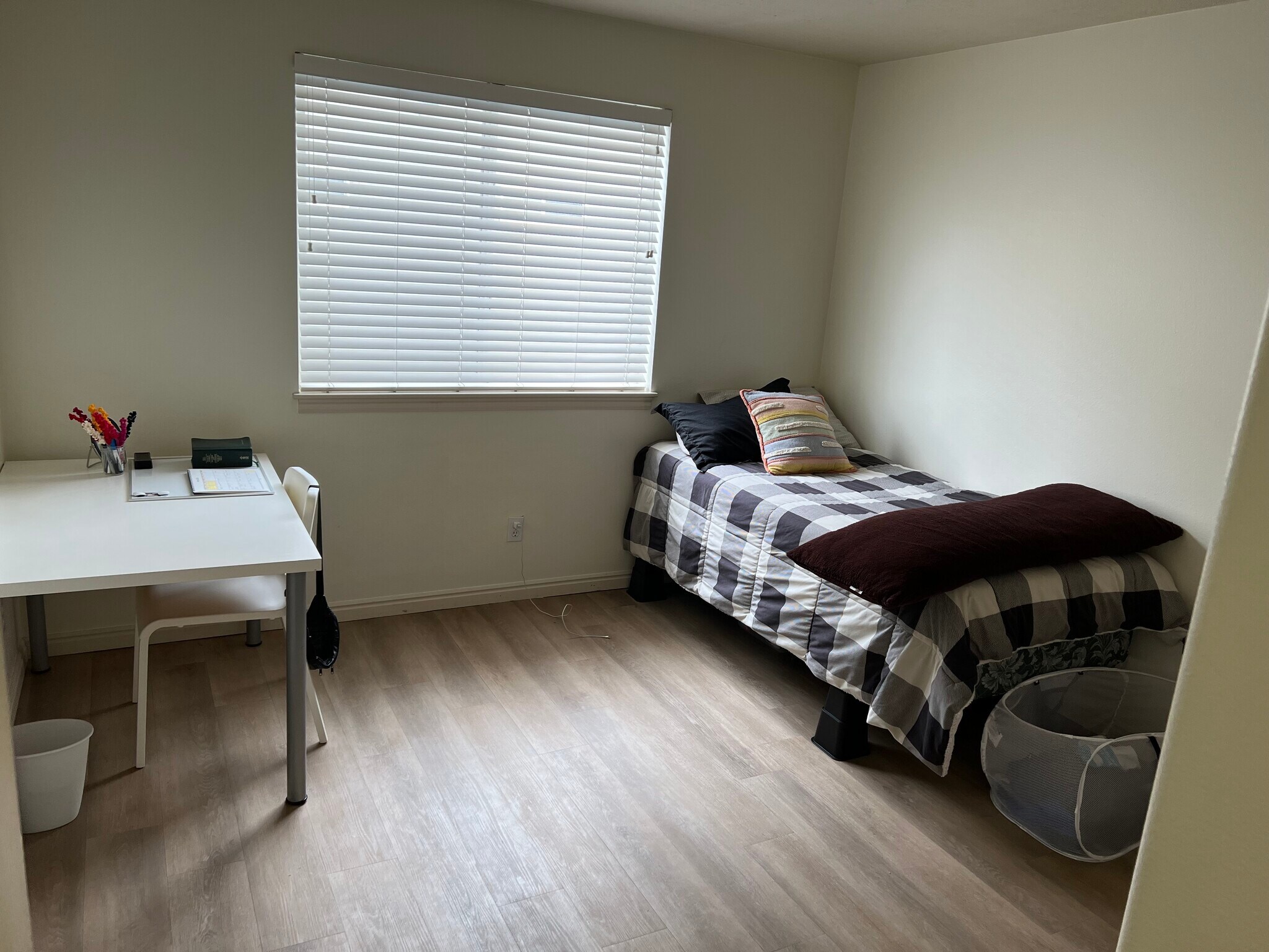 Back Bedroom - 1969 N Canyon Rd