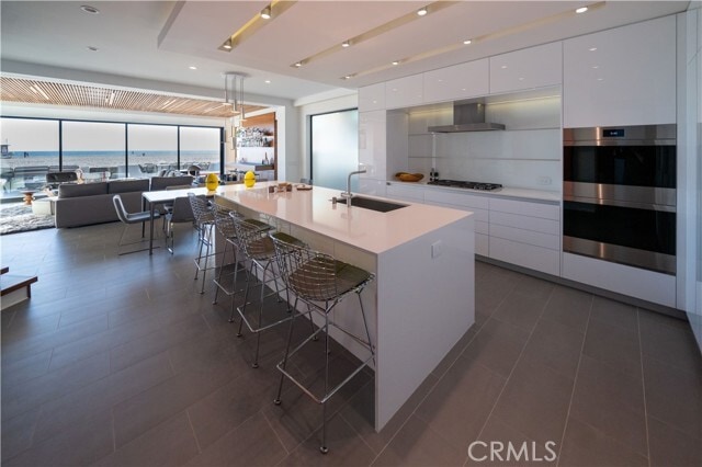 Building Photo - 7104 W Oceanfront