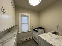 Building Photo - 724 6th Ave N
