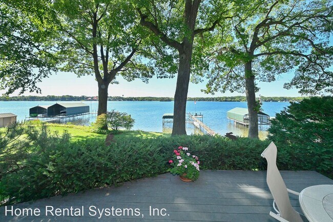 Building Photo - 3 br, 3 bath House - 425 Lakeview Avenue