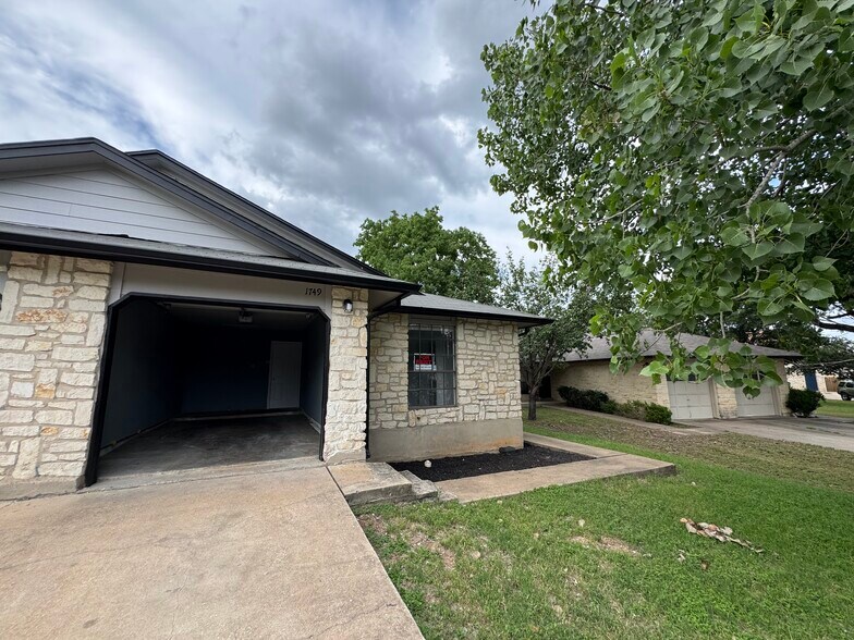 Building Photo - 1749 Horseshoe Cir