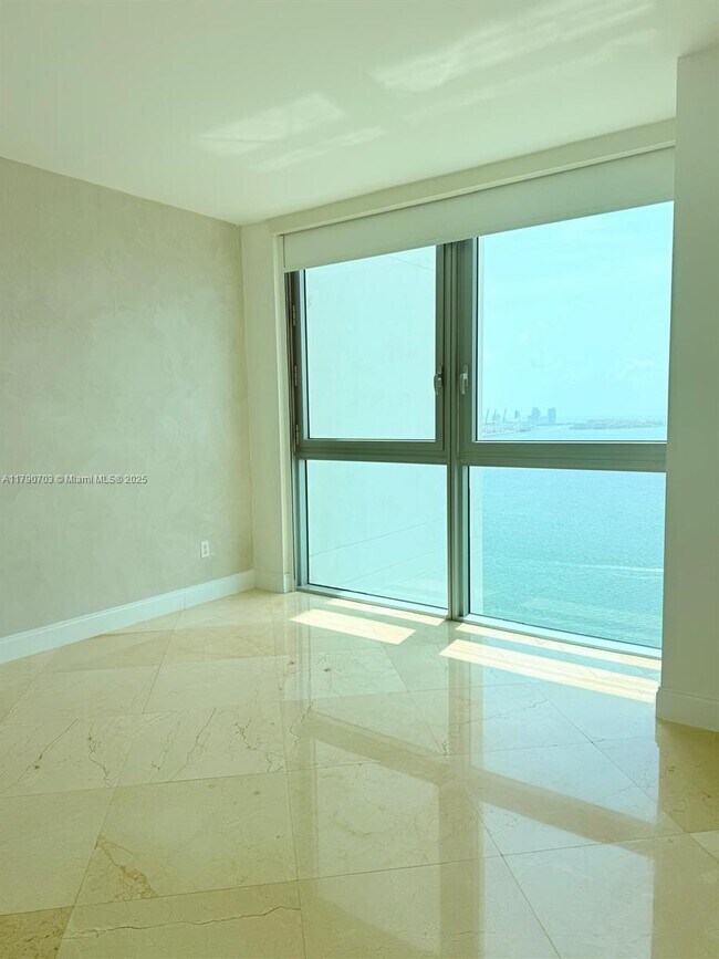 Building Photo - 1331 Brickell Bay Dr
