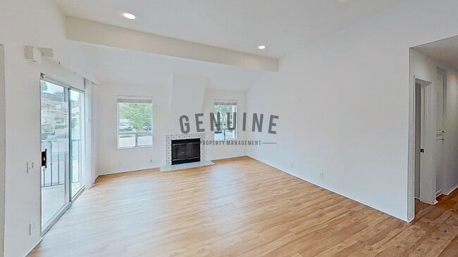 Building Photo - 2Bd 1Ba Condo in Newport Beach