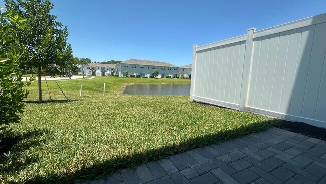 Building Photo - 553 Rivergrass St