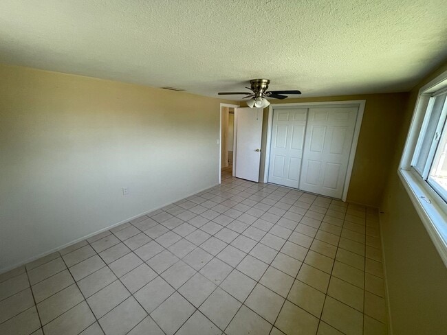 Building Photo - Cozy 3-Bedroom Home on a Corner Lot in Hol...