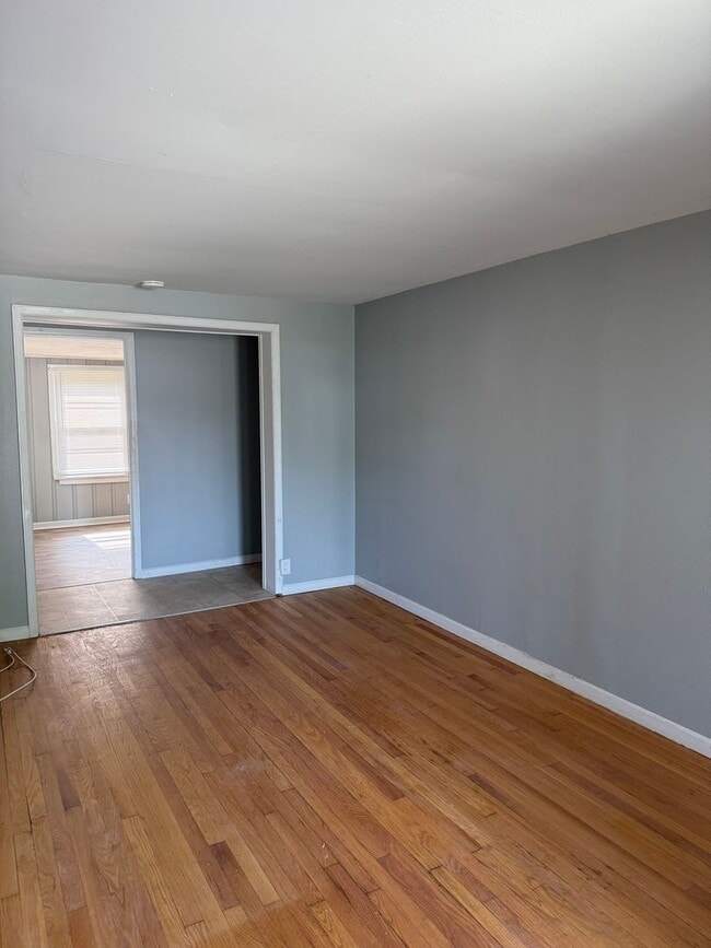 Building Photo - Move in ready