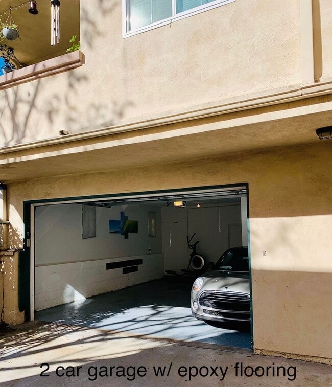 Building Photo - 3 bed updated OB townhome, near beach