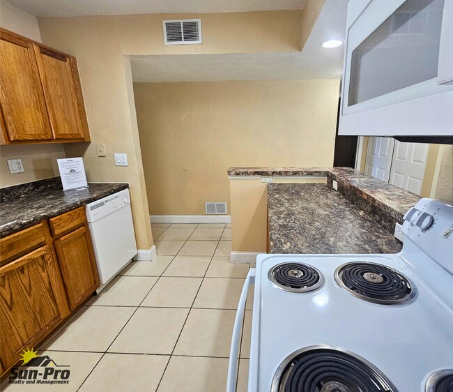 Building Photo - 900 S Peninsula Dr