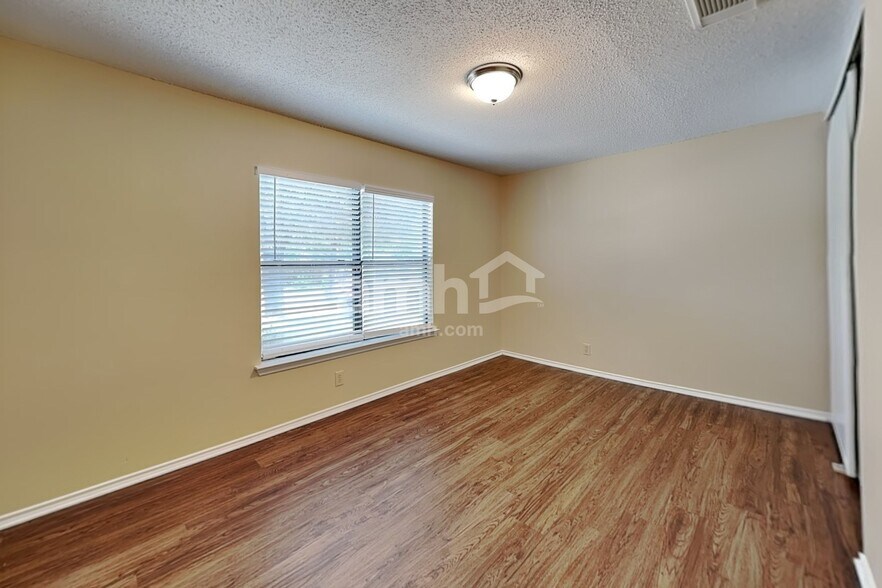 Building Photo - 7206 Knights Haven