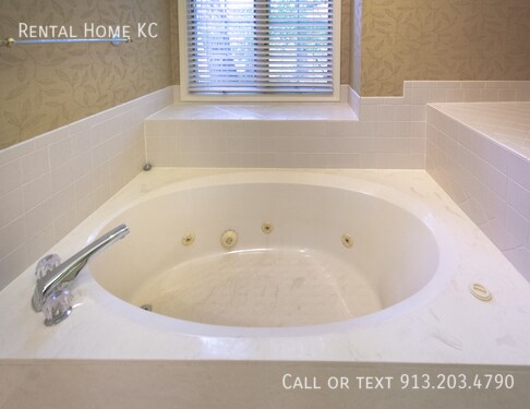 Building Photo - 11956 Farley-