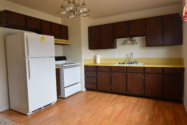 Building Photo - Charming 3-Bedroom Home with Spacious Yard!