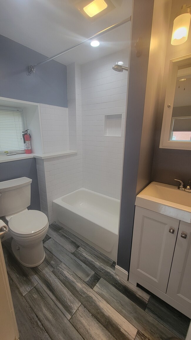 Building Photo - 52 Bolton St