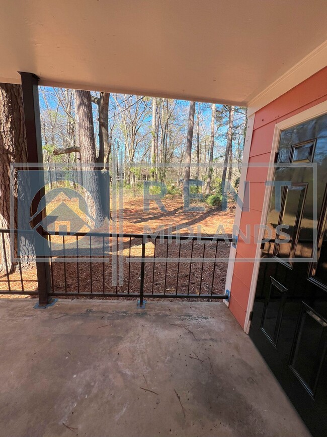 Building Photo - COMING SOON: Newly Renovated 2 Bedroom Apa...