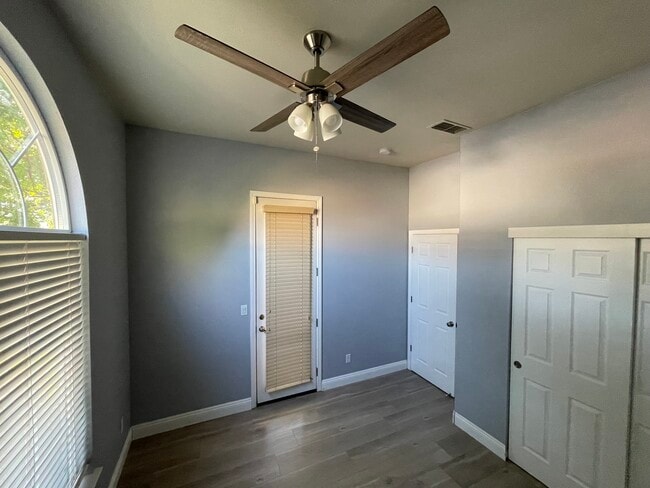 Building Photo - 8024 Halesworth Dr