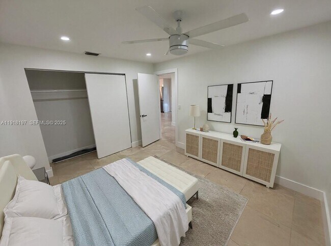 Building Photo - 2900 SW 16th St