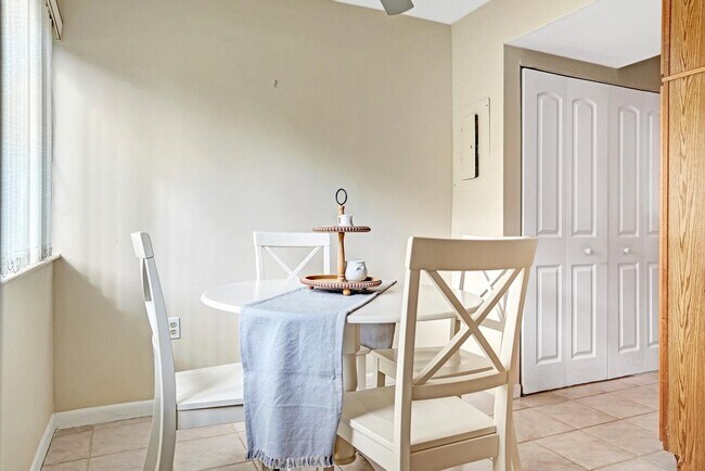 Building Photo - 107 Half Moon Cir