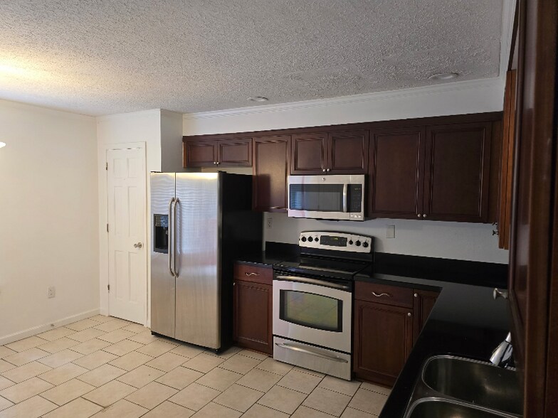 Building Photo - 70 N McLean Blvd