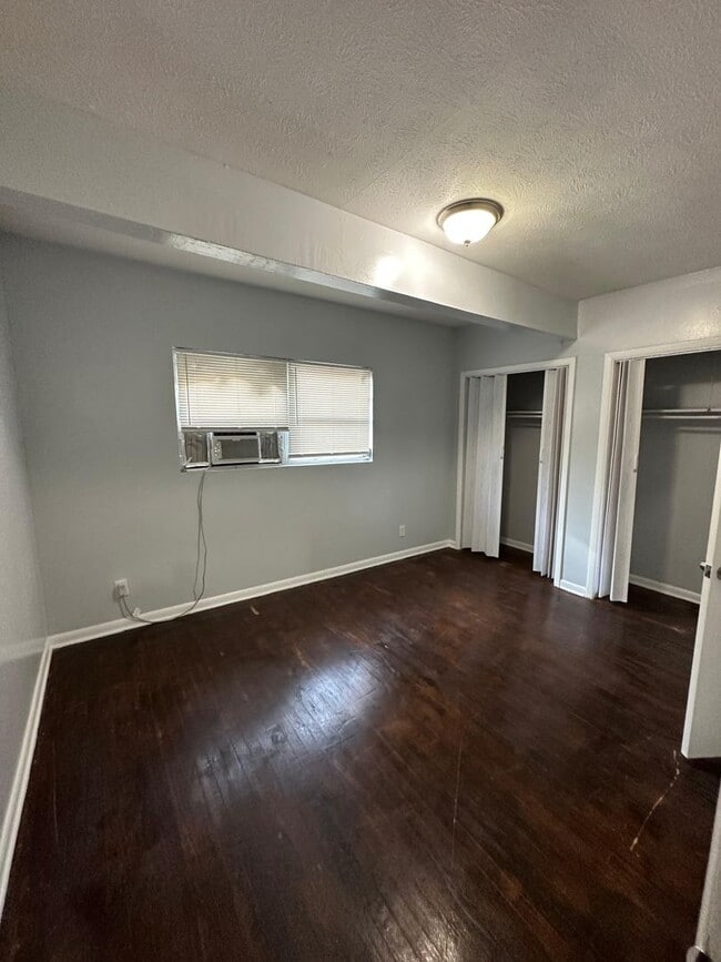 Building Photo - Fully Renovated 2/1 Single Family Ready to Move In!!!