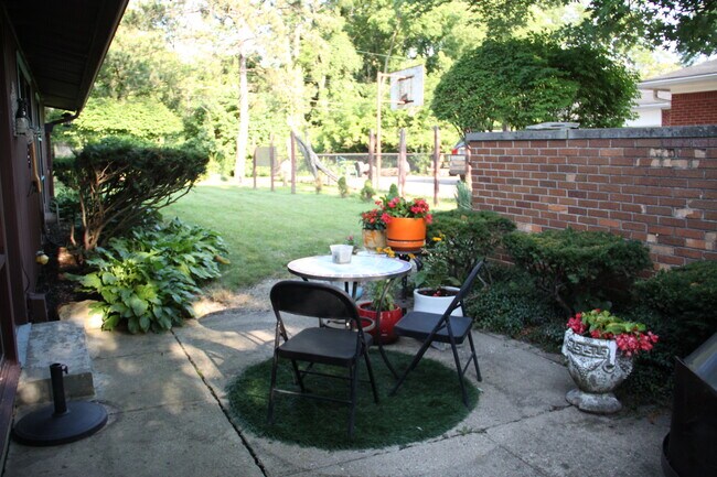 Building Photo - 4708 N Bolton Ave