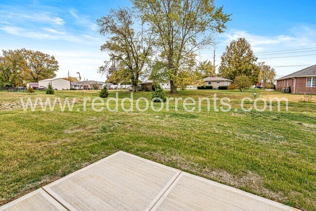 Building Photo - ? Move In Now and Get 6 Months of the Resi...