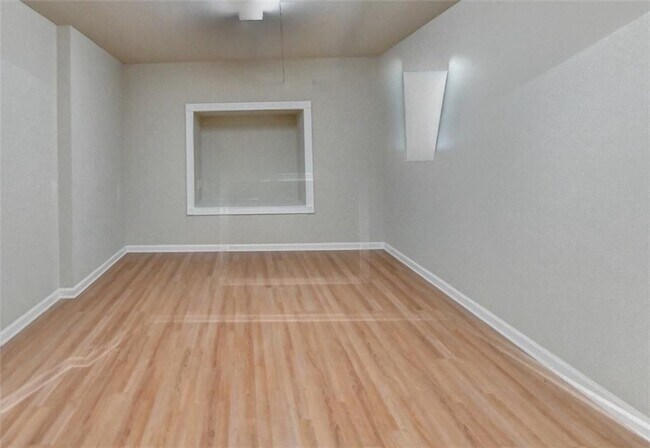Building Photo - 11636 Parkside Ave