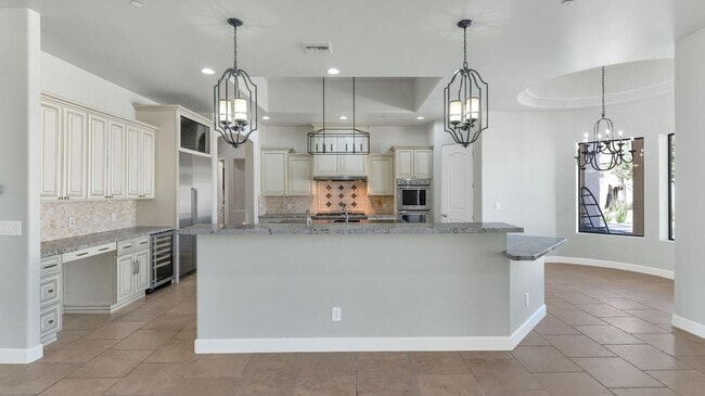 Building Photo - 3324 E Suncrest Ct
