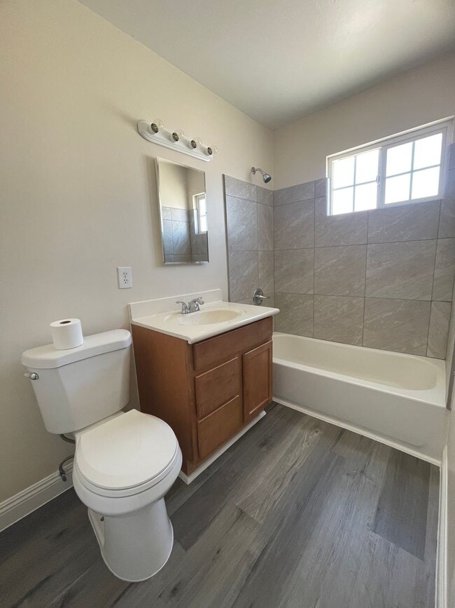 Building Photo - One bedroom, One bath. Downstairs unit. 89101