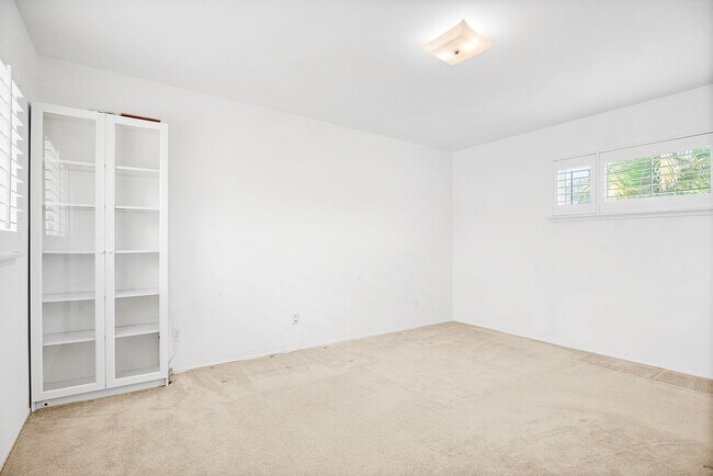Building Photo - Spacious 4-bedroom, 2-bathroom home in coveted University City