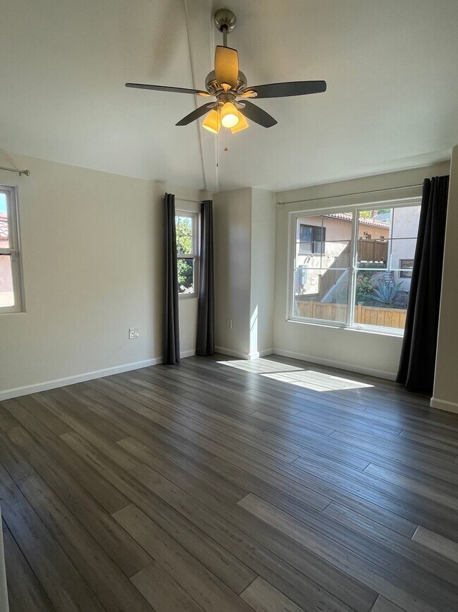 Building Photo - Move in Special!! Beautiful 4 bed/4.5 bath...