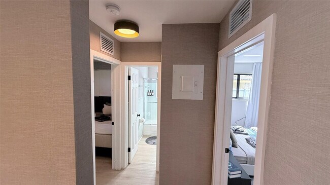 Building Photo - 433 NW 15th Way