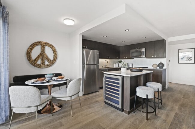 Building Photo - Panorama