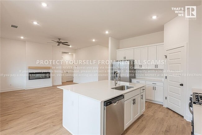 Building Photo - 566 Mcleod Dr