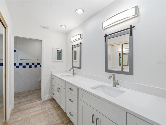 Building Photo - 15446 E Pond Woods Dr