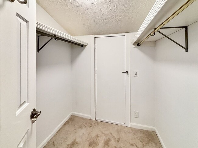 Building Photo - 5030 Meadow Ln