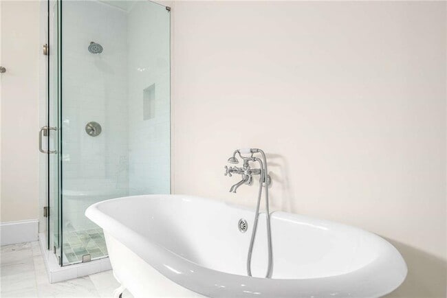 Building Photo - 288 Augusta Ave SE