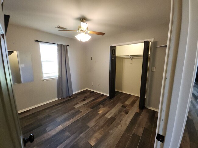 Building Photo - 100 Pebble Branch Ln