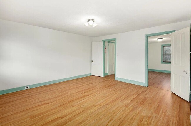 Building Photo - Four Bed Norris Square Home