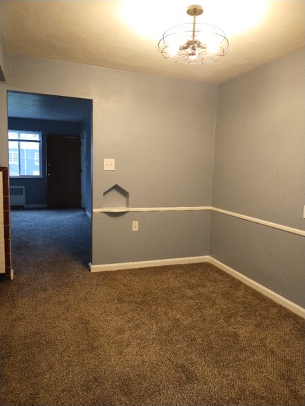 Building Photo - 3131 Mozart Ave