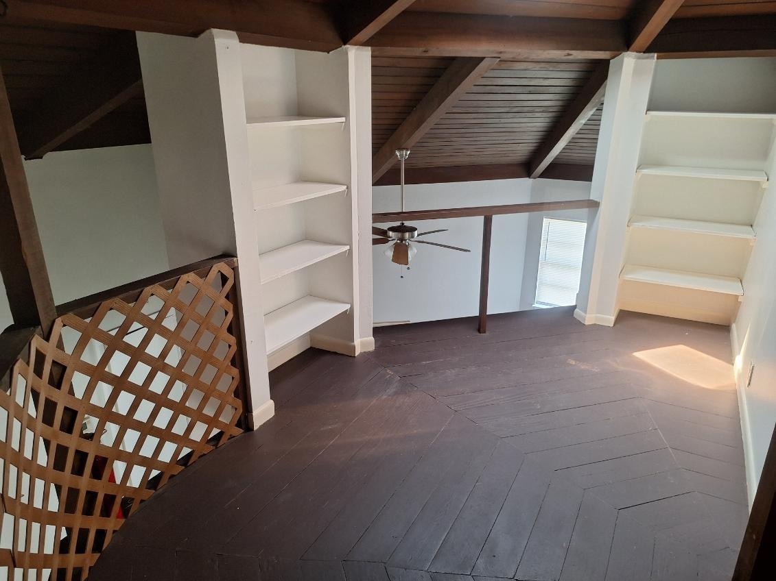 Apt A loft - 1325 Lake Ave