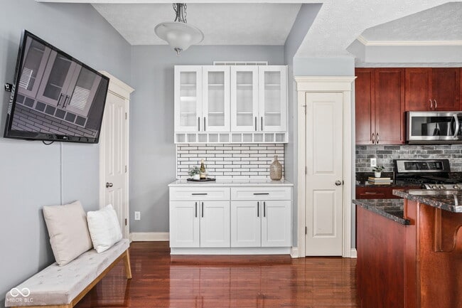 Building Photo - 1531 N College Ave