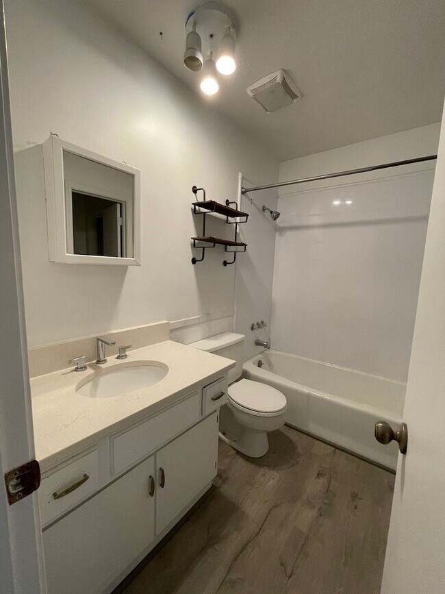 Building Photo - {12901} Spacious Townhome with a 1 car garage & full basement