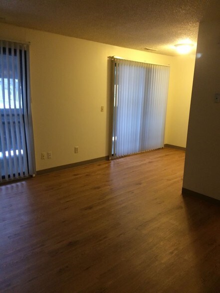 Building Photo - 507 W White St