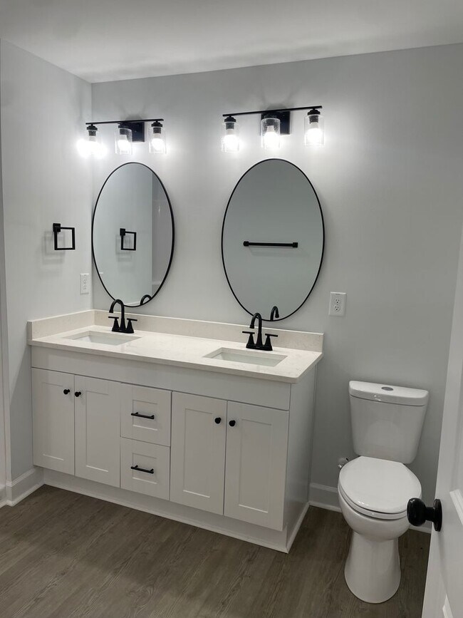 Building Photo - NEWLY REMODLED 3 BED, 2 BATH BRICK HOME LOCATED IN ASHEBORO! $1,750 RENT $1,750 DEPOSIT