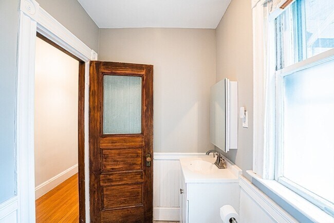 Building Photo - 18 Whittier St