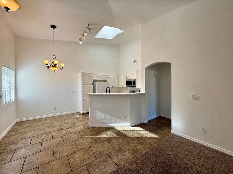 Building Photo - 3320 S Fort Apache Rd